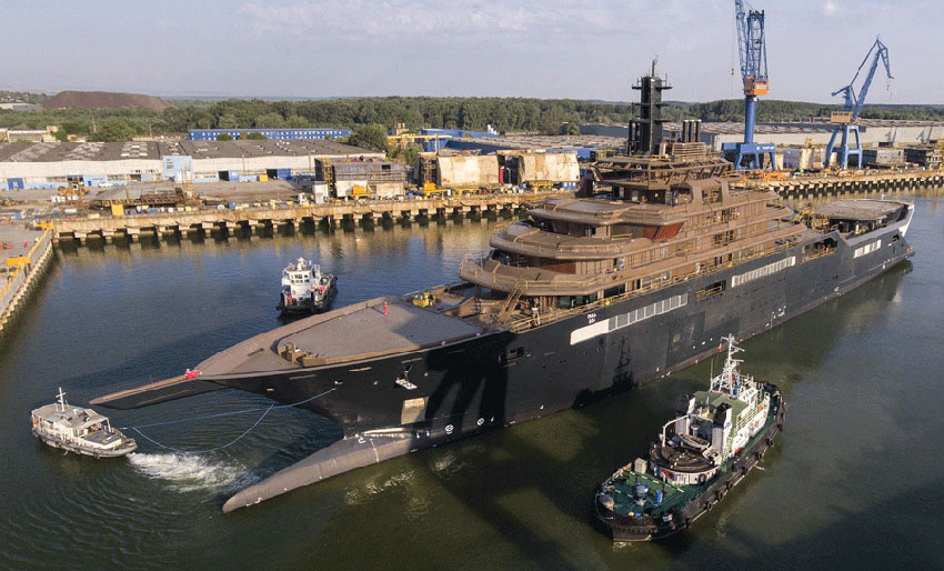 Røkkes nye superyacht REV Ocean er sjøsatt