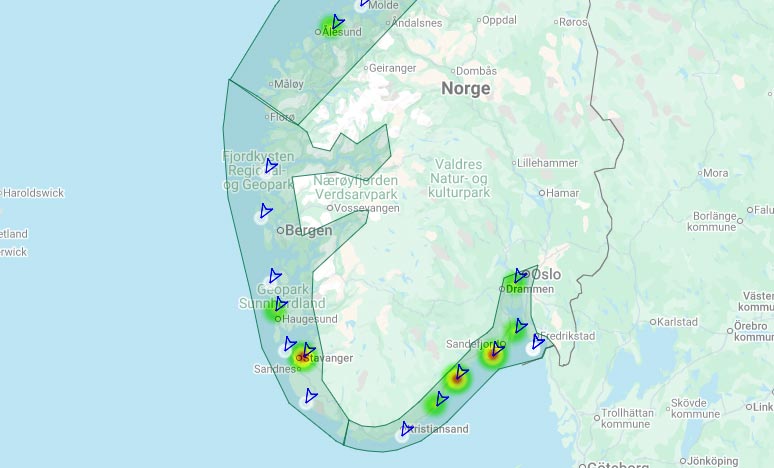 Algene blomstrer langs kysten