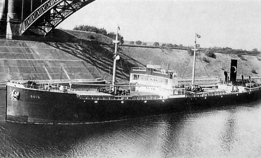D/S Odin utenfor Narvik havn